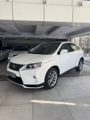 کارشناسی خودرو لکسوس در محل تهران